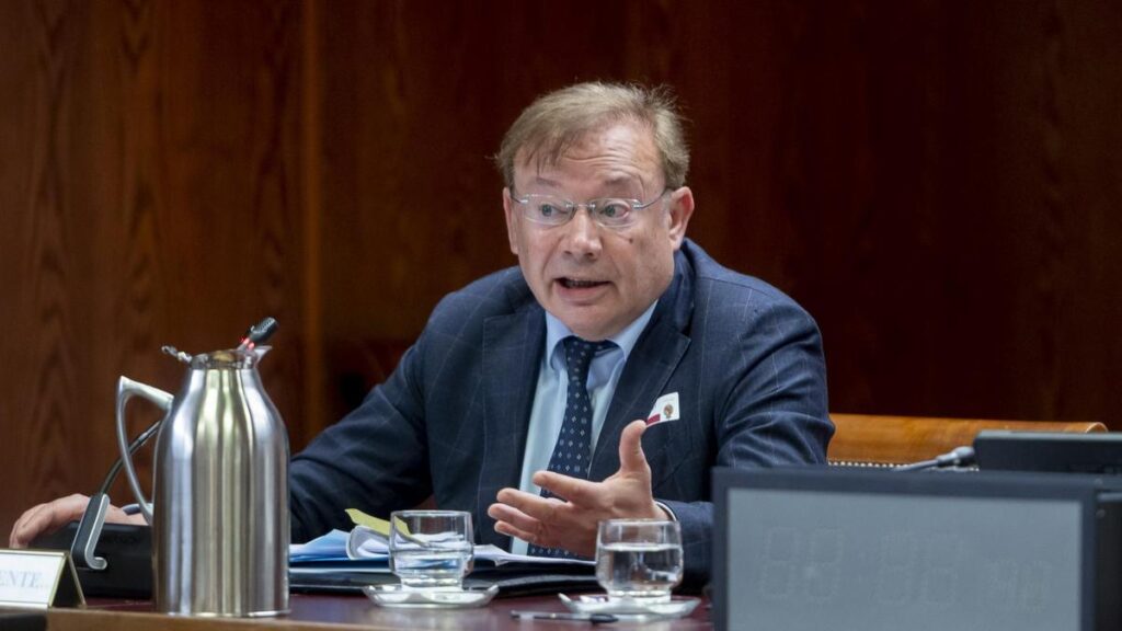 El  catedrático de Derecho Civil de la Universidad de València y exmagistrado del Tribunal Supremo, Javier Orduña, en la comisión de investigación de la DANA en el Senado