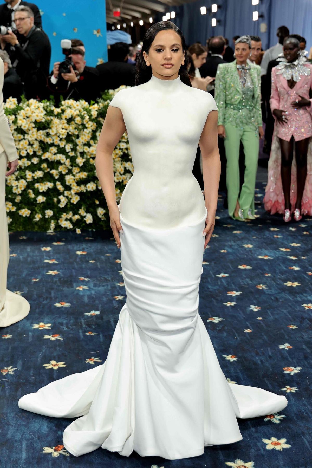 New York, New York - 05 mai: Rosalía fréquente le Gala du Met 2025 célébrant "Superfine: Tailoration Black Style" au Metropolitan Museum of Art le 05 mai 2025 à New York. Savion Washington / Getty Images / AFP (Photo de Savion Washington / Getty Images North America / Getty Images via AFP)