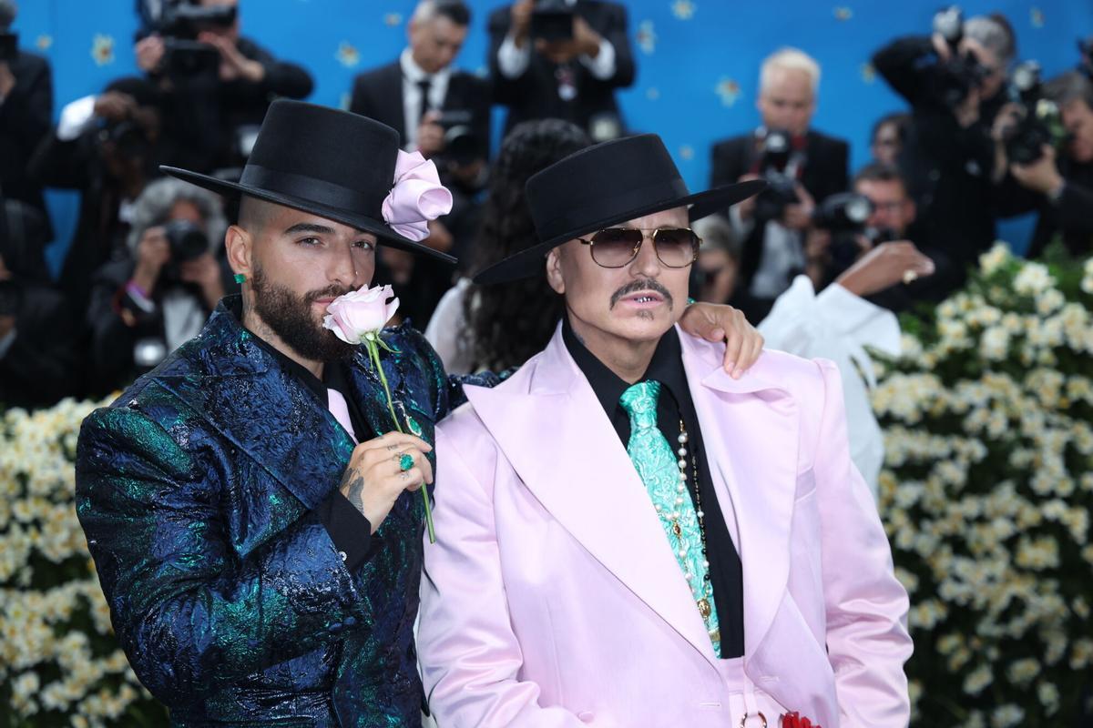New York (États-Unis), 06/05/2025.- Maluma (L) et Willy Chavarria (R) posent sur le tapis rouge pour le Gala 2025 Met, le bénéfice annuel pour le Metropolitan Museum of Art's Costume Institute, à New York, New York, les États-Unis, le 05 mai 2025 Exhibition `` Superfine: Calinging Black Style ' York) Efe / EPA / Justin Lane