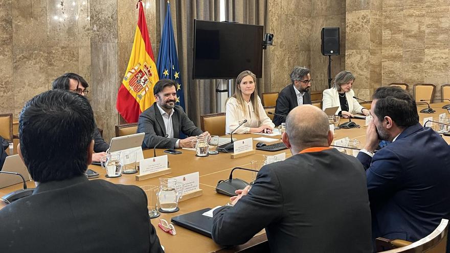La vicepresidenta de Transición Ecológica, Sara Aagesen, preside la tercera reunión del comité para el análisis de las causas del apagón celebrada este lunes.