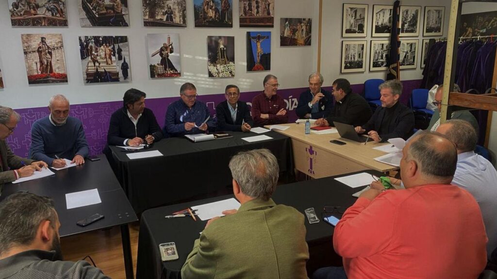 Reunión del Consejo Rector de la Junta pro Semana Santa donde se concretó la convocatoria electoral.