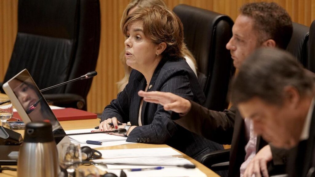 Soraya Sáenz de Santamaría, exvicepresidenta del Gobierno, durante su comparecencia en la comisión de la "Operación Catalunya" en el Congreso de los Diputados.