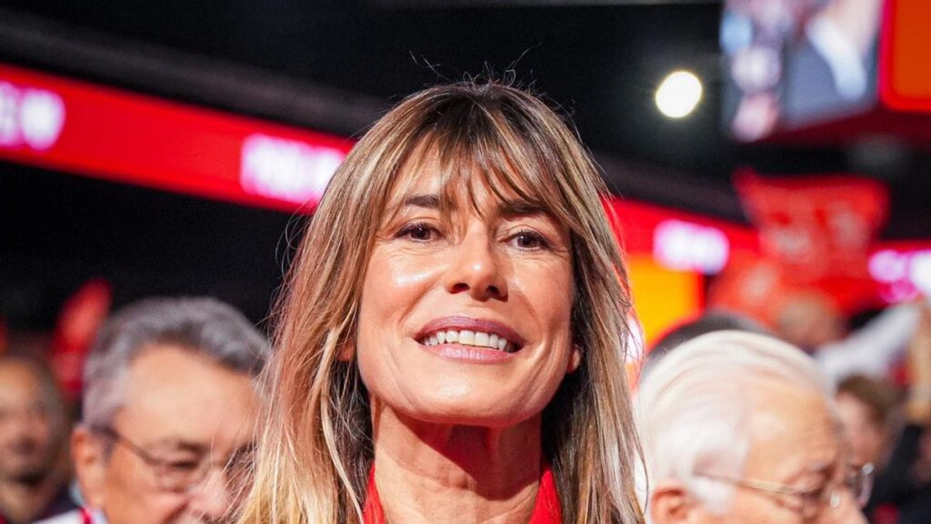 La esposa del presidente del Gobierno, Begoña Gómez, durante la clausura del 41º Congreso Federal del PSOE.