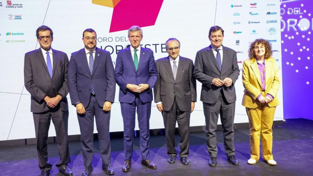 Intensa jornada matinal del Foro del Noroeste: apertura, mesas redondas y debate entre los tres presidentes regionales