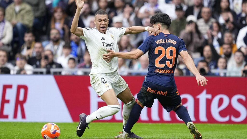 Le Real Madrid frappe l'effondrement, mais maintient la ligue en vie devant le classique de Montjuïc