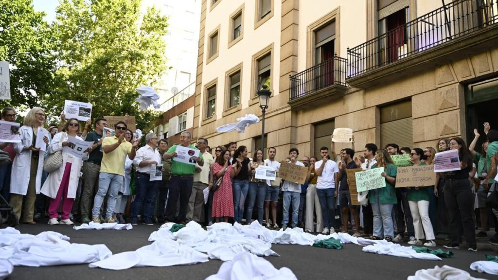 Los médicos en la huelga contra el Estatuto Marco en Cáceres