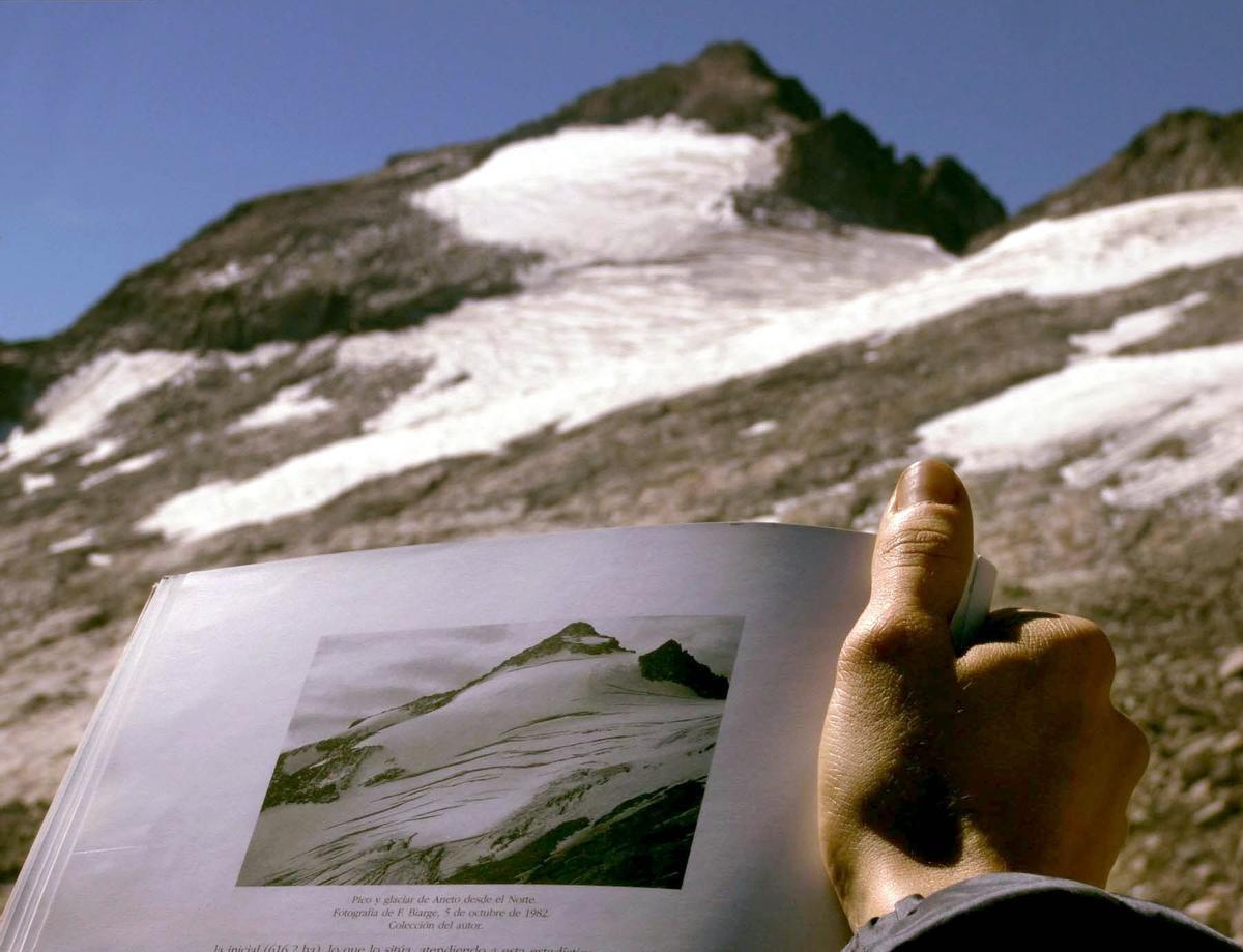 Comparative du glacier anéto, dans les pyrénées aragonais, entre 1982 et 2022.