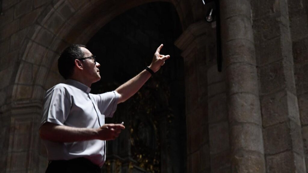 Interior de la iglesia de San Juan tras la instalación de nueva iluminación.