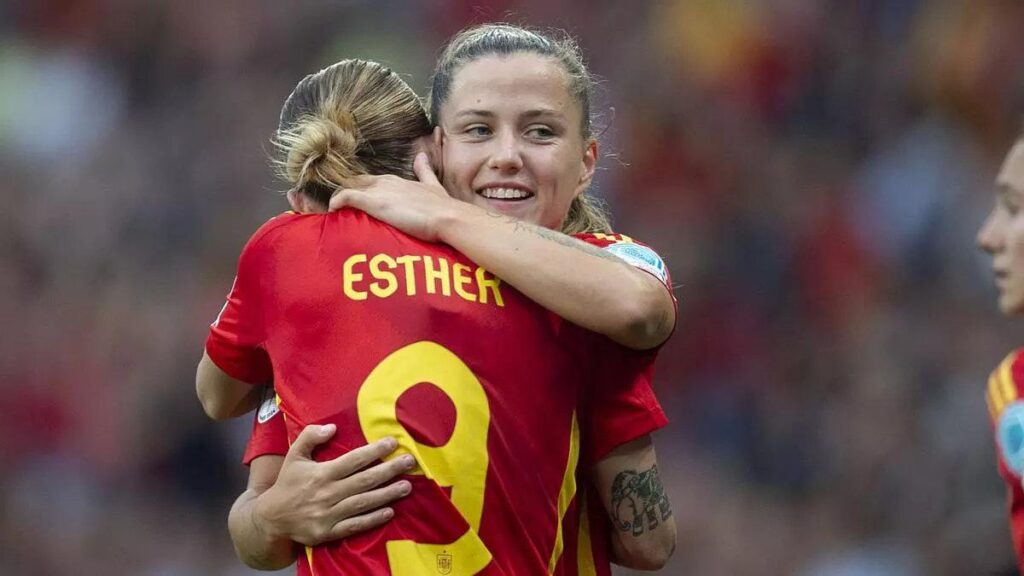 Claudia Pina empata el partido durante el partido de selecciones entre España e Inglaterra valedero para la clasificación en la fase final de la Nations League.