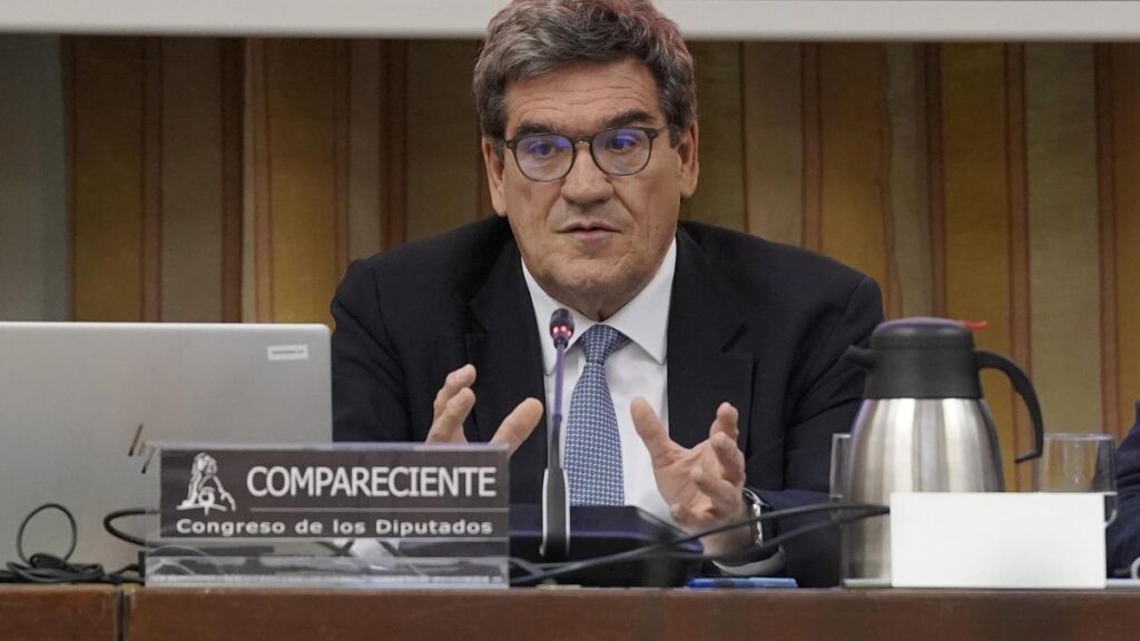 José Luis Escrivá, gobernador del Banco de España, en la Comisión de Economía, Comercio y Transformación Digital presidida por Pedro Puy..
