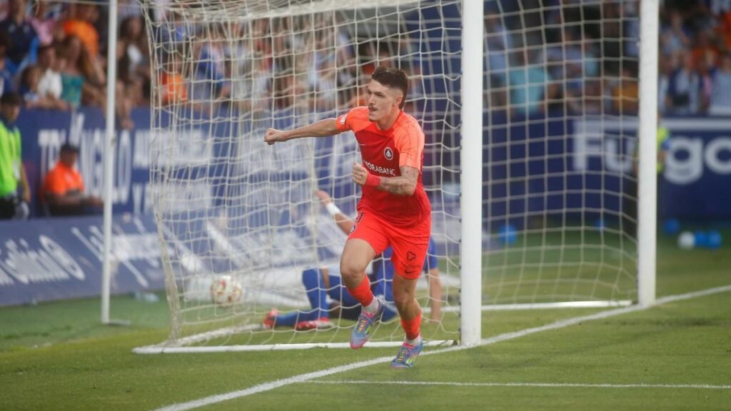 Lautaro celebra su gol en Ponferrada.