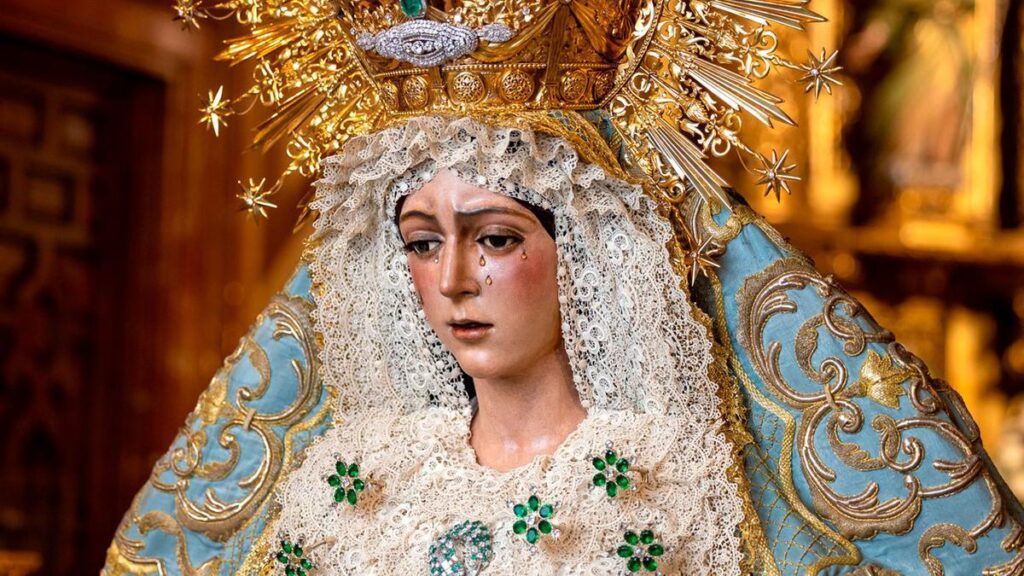 La Macarena en la basílica tras la intervención.