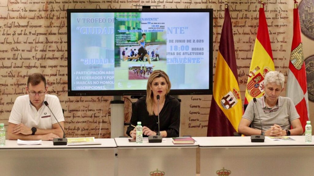 Imagen de la presentación del trofeo, hoy en El Ferial.