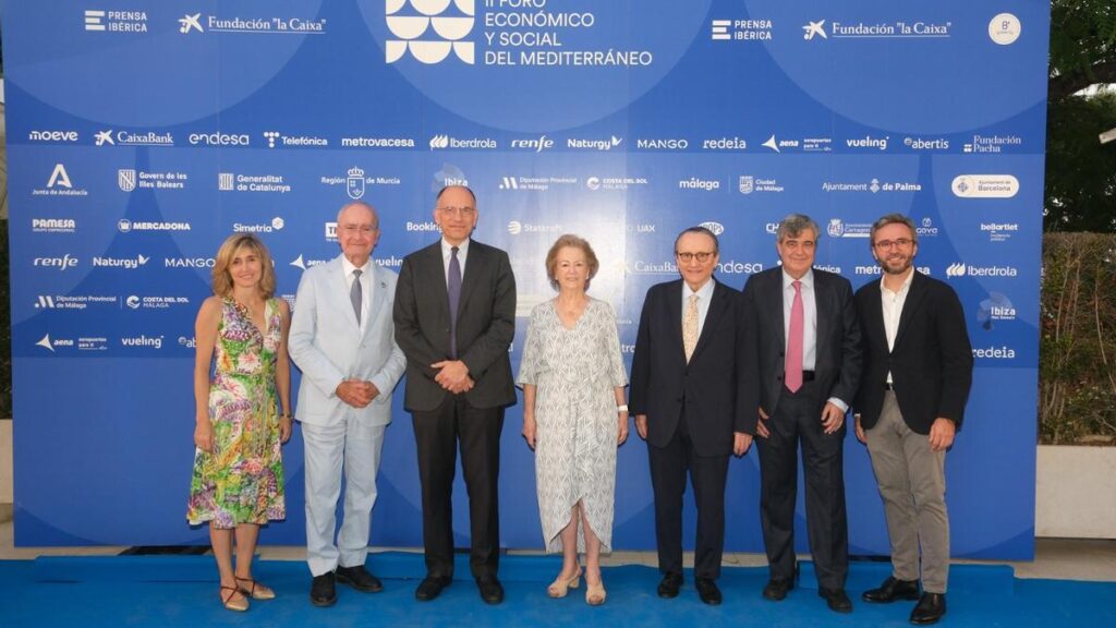 Ainhoa Moll, adjunta a la presidencia y directora editorial de Prensa Ibérica; Francisco de la Torre, alcalde de Málaga; Enrico Letta, exprimer ministro italiano; Arantza Sarasola, vicepresidenta de Prensa Ibérica; Javier Moll, presidente de Prensa Ibérica; Josep Maria Coronas, director general de la Fundación "La Caixa"