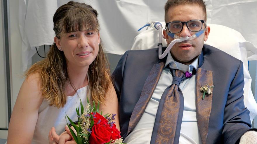 Boda de una pareja de 37 años en la UCI quirúrgica del Gregorio Marañón, donde el novio está ingresado por cáncer