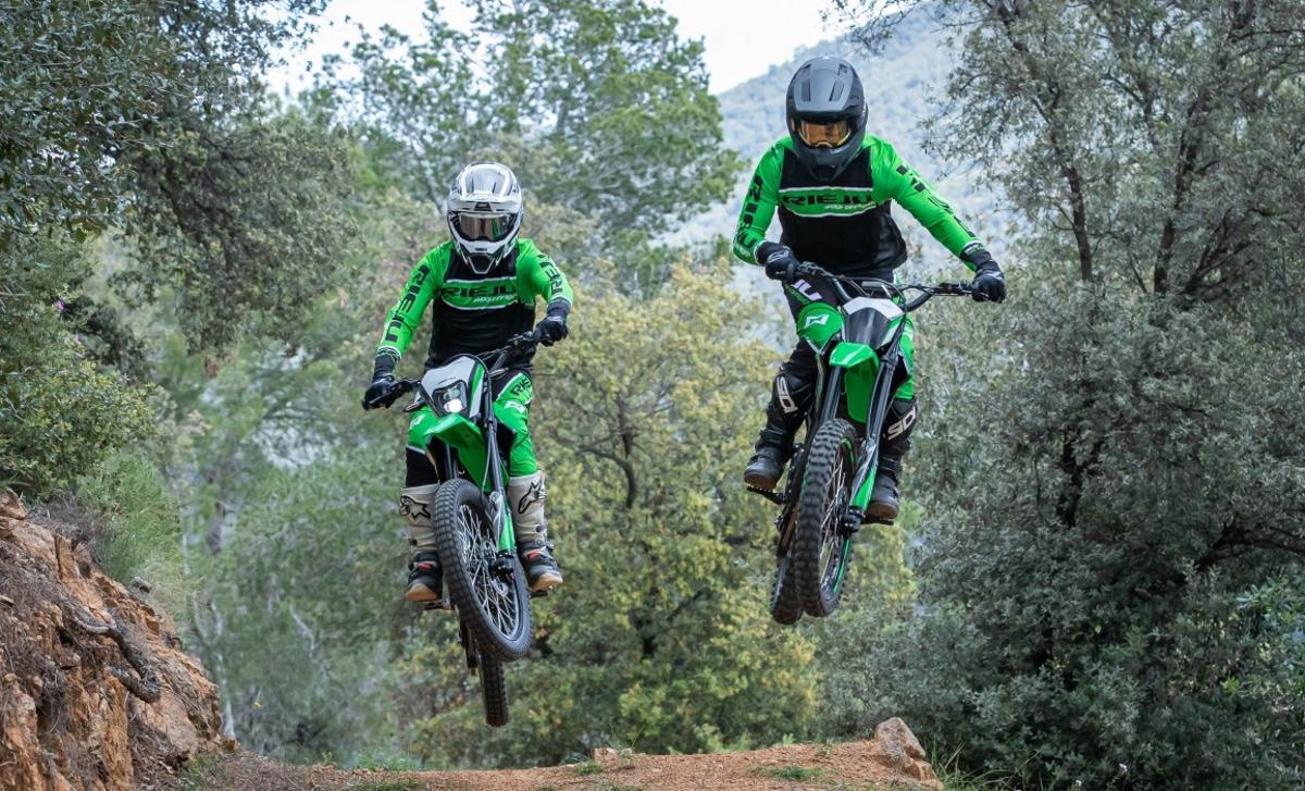 Rieju Etango, hors route électrique avec accent catalan