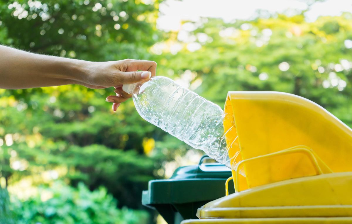 Recyclage un récipient jaune