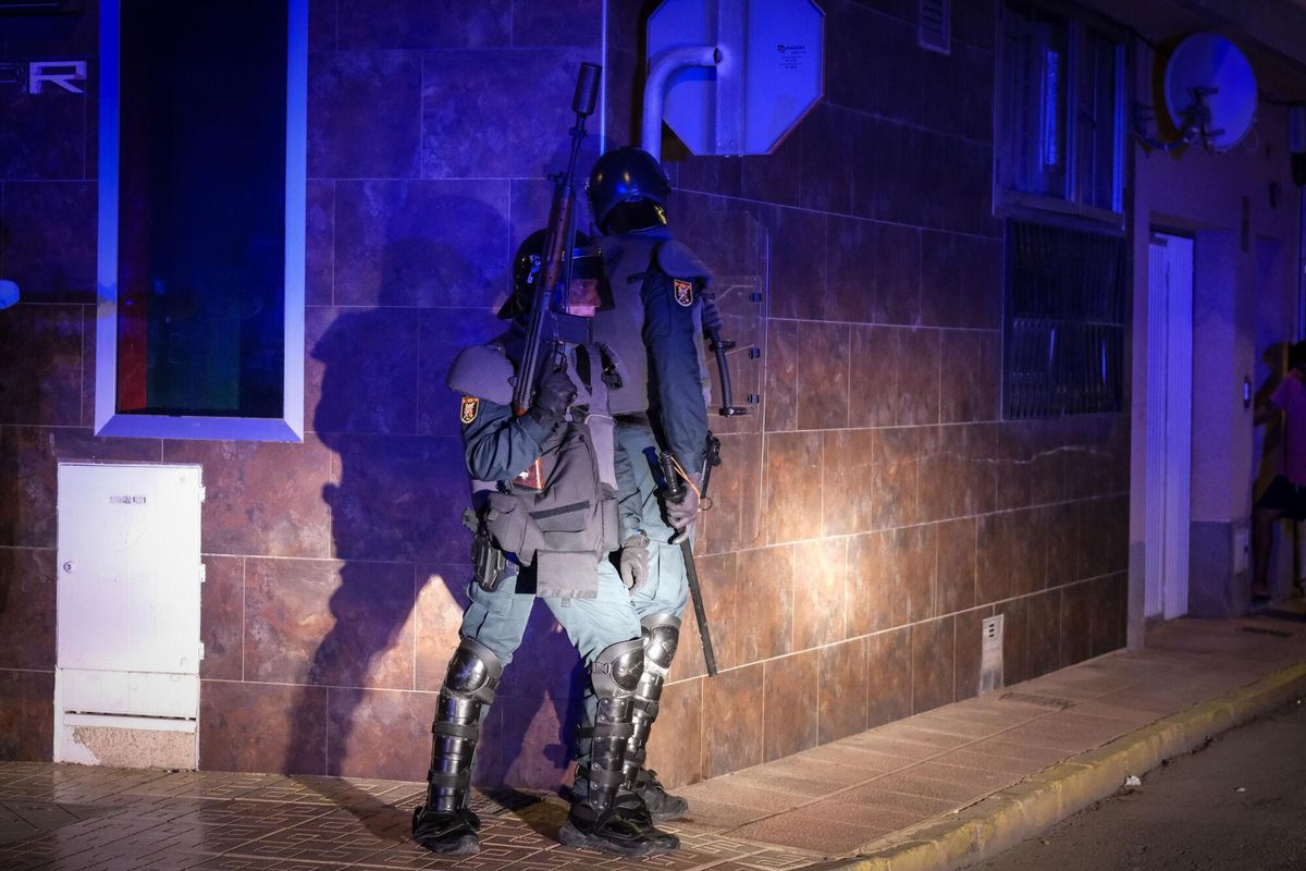 Des membres de la garde civile ont été déployés lundi dans le quartier de San Antonio de Torre Pacheco, Murcia, où pendant trois jours, neuf personnes ont été arrêtées par des perturbations nocturnes. Efe / Pablo Miranzo