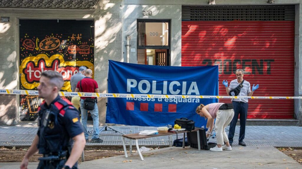 Consell de Cent al 200, el lugar donde murió una persona por causas que se investigan, esta tarde.
