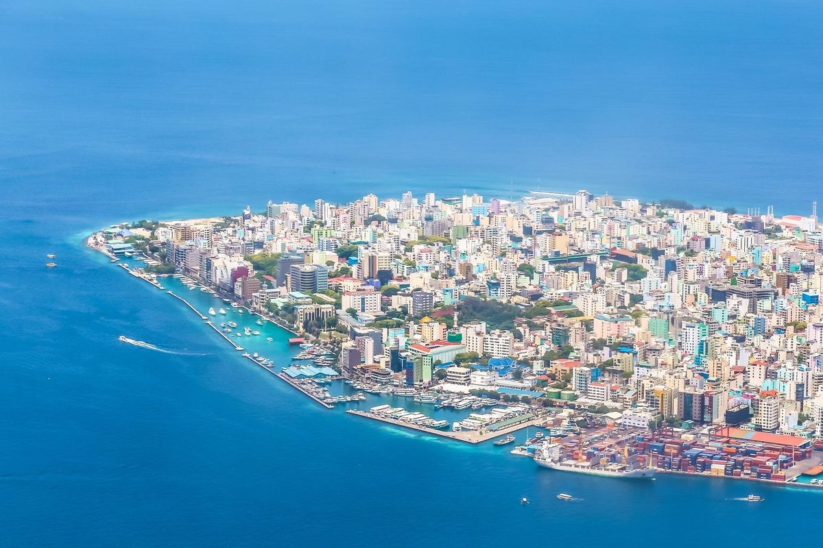 La capitale de Maldivas, harcelée par la montée de la mer