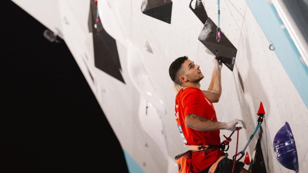 El escalador español Alberto Ginés, durante la competición de la Copa Mundial de Alcobendas.