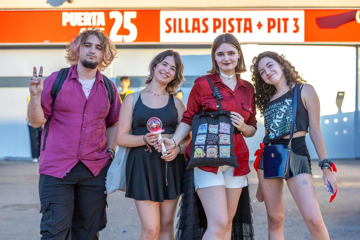 Une grande partie du public a porté une «torche» qui brillait au rythme des chansons.