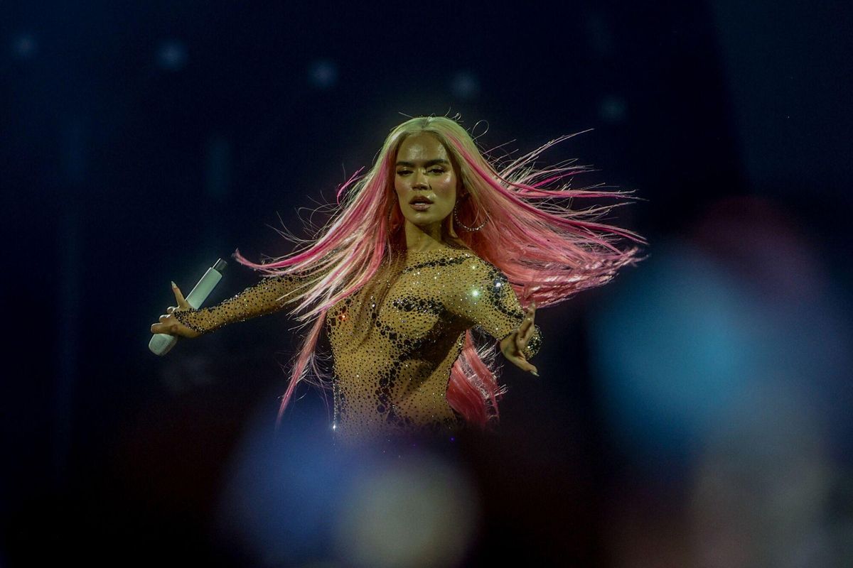 Le chanteur Karol G lors d'une représentation, à Santiago Bernabéu.