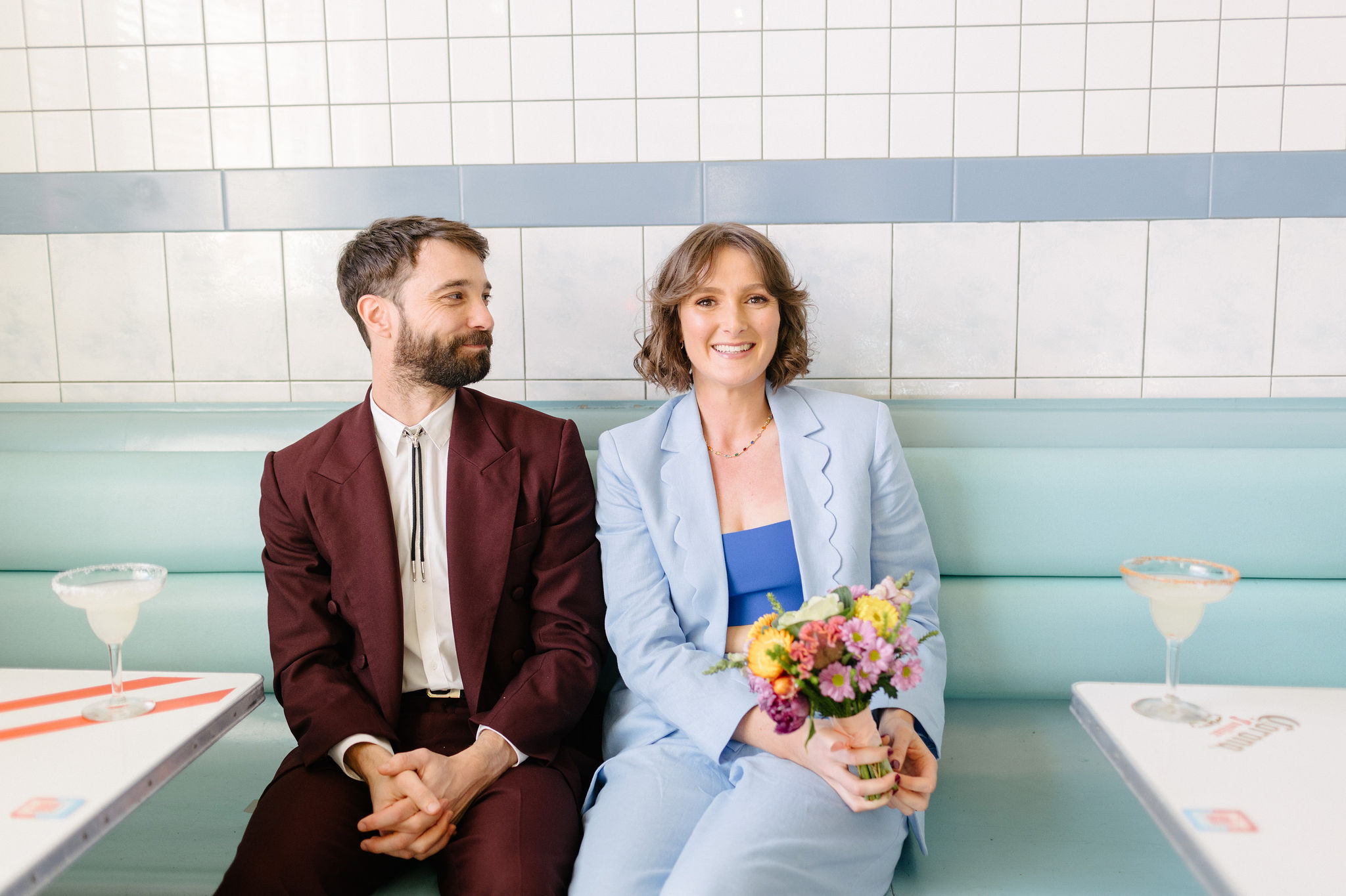 Le mariage de bricolage moderne de Loz & Mitch au rituel bruyant