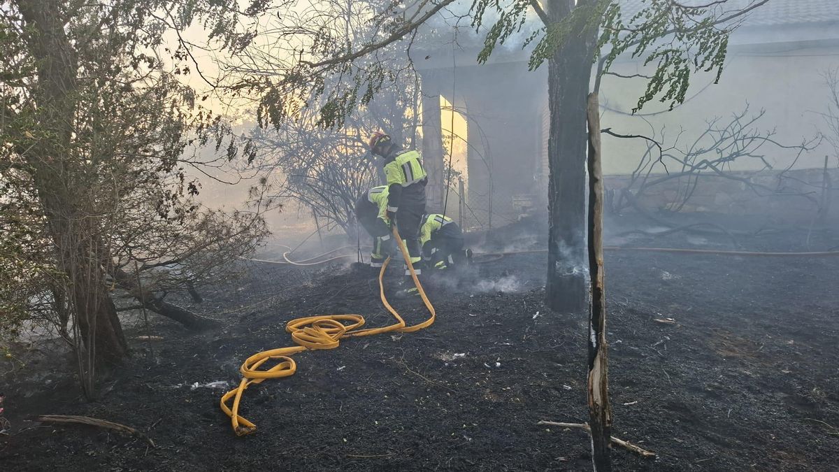 Extinction des flammes à Santa Marta de Tera.