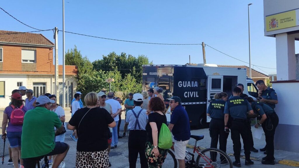 La Guardia Civil ha centralizado el dispositivo junto al cuartel de Camarzana de Tera.