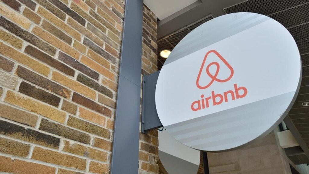 Logo de Airbnb.