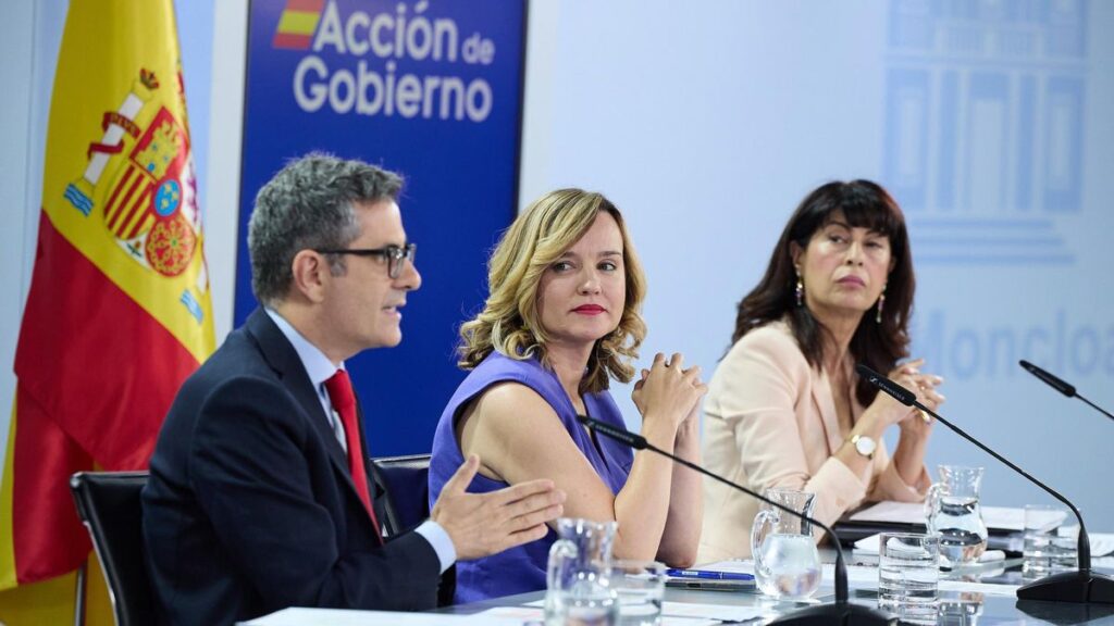 El ministro de la Presidencia, Félix Bolaños, la ministra de Educación, Pilar Alegría, y la ministra de Igualdad, Ana Redondo, durante una rueda de prensa tras el último Consejo de Ministros.