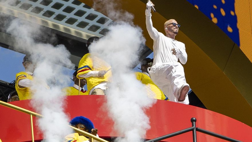 J Balvin pone el sabor latino y Coldplay aparece por sorpresa en la final del Mundial.