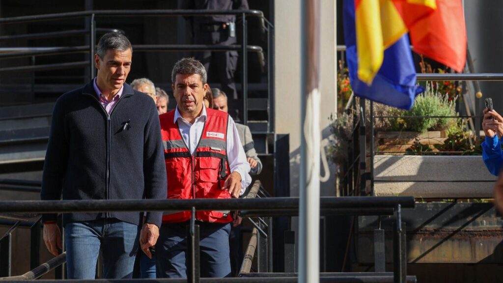 Pedro Sánchez y Carlos Mazón visitan el Centro de Emergencias 112 de l'Eliana.