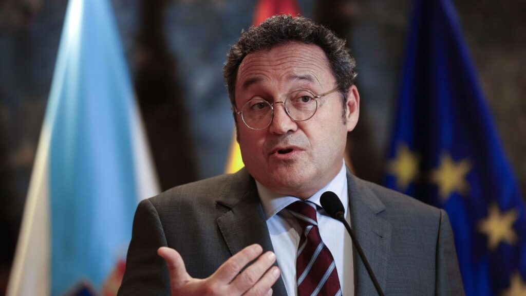 El fiscal general del Estado, Álvaro García Ortiz, durante la clausura este viernes de la Escuela de Verano del Ministerio Fiscal, que desde el pasado miércoles ha acogido el Pazo de Mariñán, situado en el concello coruñés de Bergondo