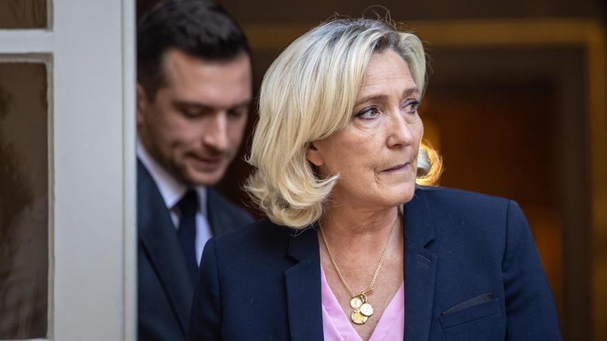 La policía registra la sede del partido de Le Pen por la investigación de financiación ilegal.