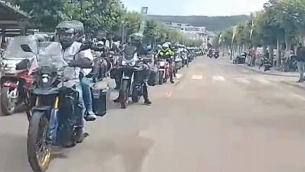 Lac de concentration de moto de Sanabria sur le pont