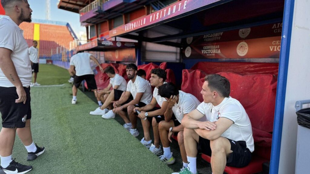 Los jugadores del Zamora CF momentos antes del encuentro en el Francisco de la Hera.
