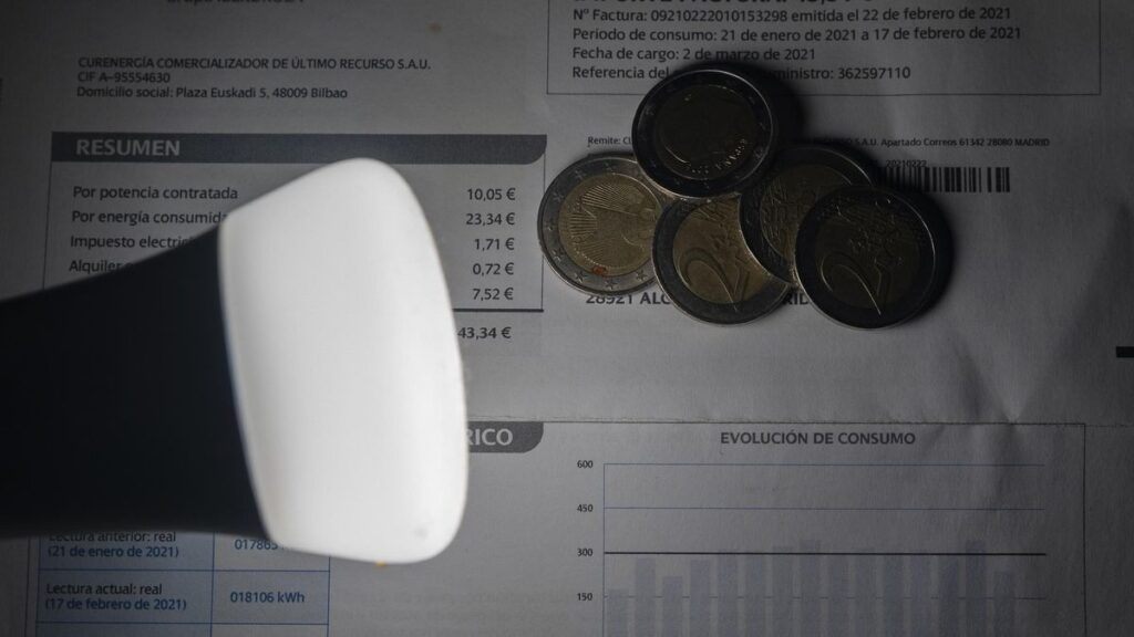 Una lámpara refleja el importe de una factura