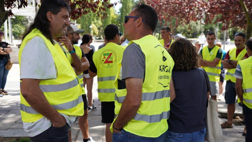 Agricultores concentrados en La Marina en memoria de David Lafoz.