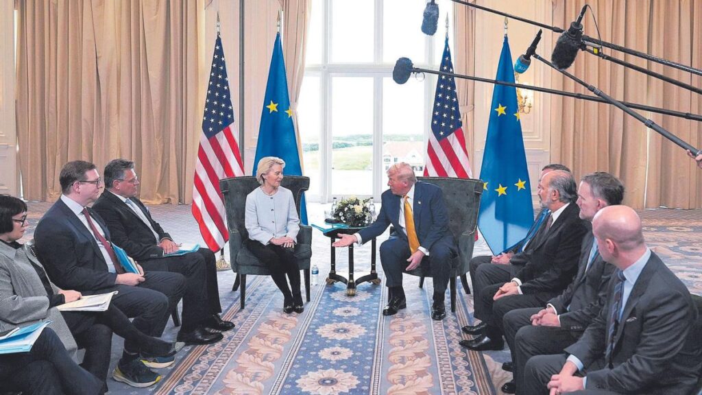 Ursula von der Leyen y Donald Trump, en el encuentro que mantuvieron ayer en Escocia