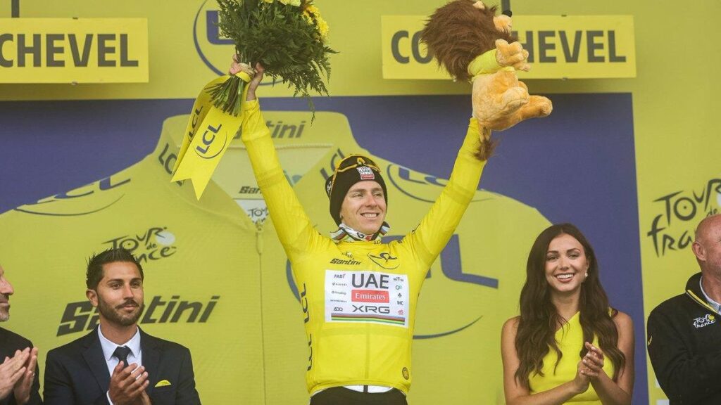 Pogacar, en el podio de Courchevel, este jueves.