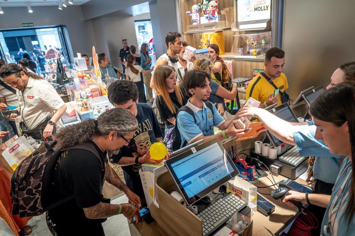 Le magasin Pop Martine se remplit tôt le matin de ce 2 août