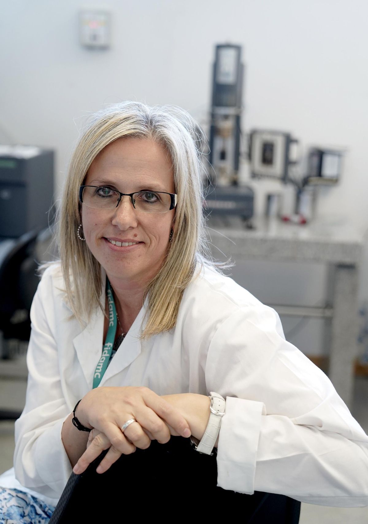 Vanessa García, docteur en sciences des matériaux, dirige la recherche pour les combattants à faible visibilité.