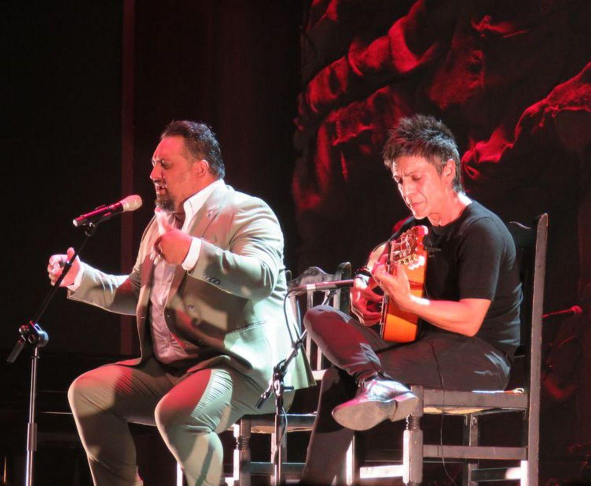 Le disque couvre le flamenco chanter à Pencho Cros.