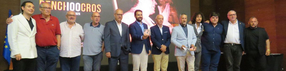 Photo de famille dans la présentation de l'album. | MJB