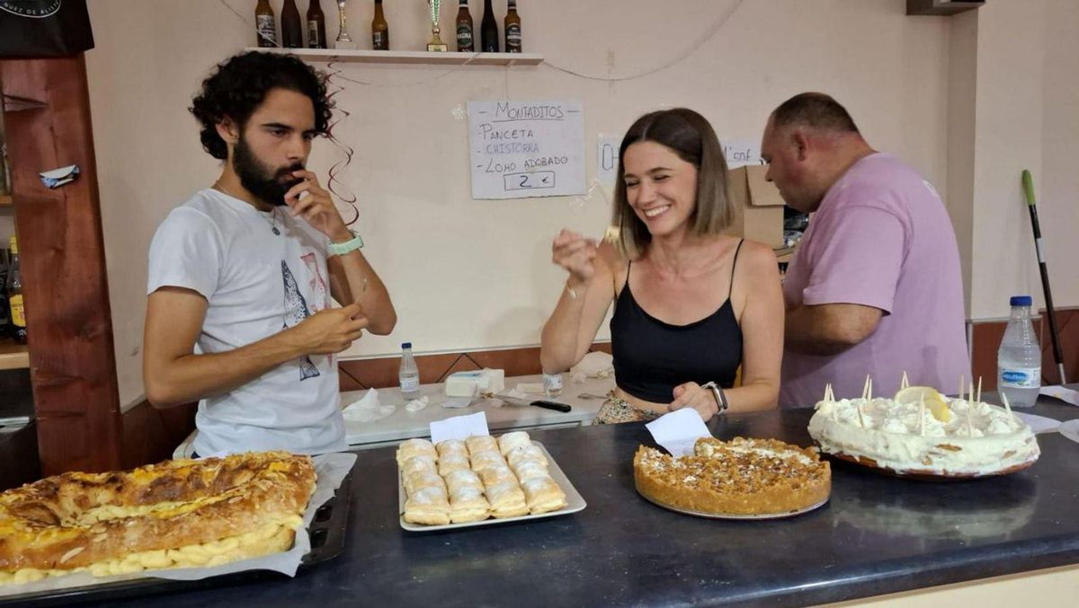 Concours de dessert après le dîner de bacon grillé populaire en charge de la réserve de chasse Virgen de la Asunción. | Ch. S.