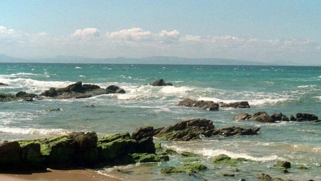 Playa de Punta Paloma, Estrecho de Gibraltar en el Mar Mediterráneo.