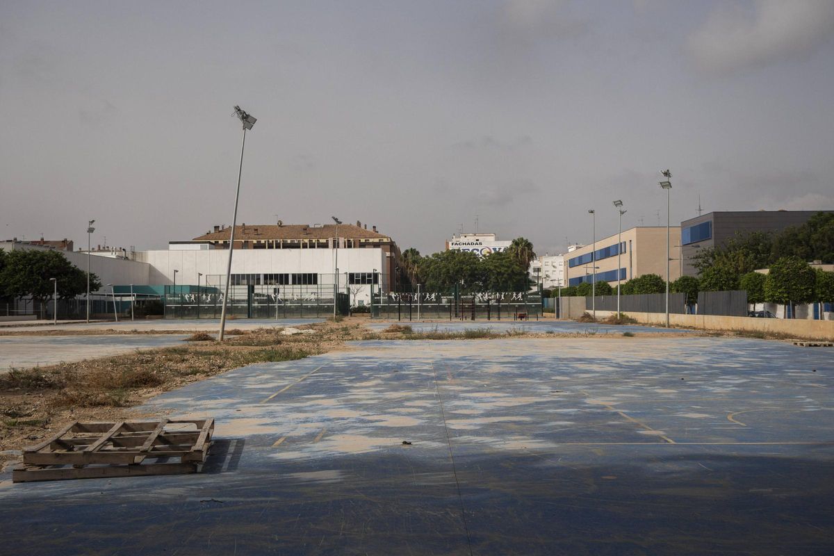 Benetúser Sports Center, attendant d'être réhabilité, à une image d'il y a quelques jours.