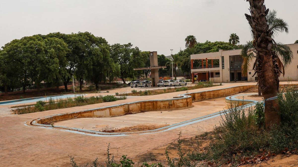 Piscina municipal de Paiporta 10 meses después de la dana en una imagen tomada hace unos días.